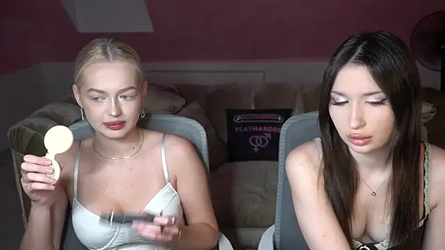 Snapshot of Liza_Mur chatting on November 23, 2025, 3:12 pm Liza Mur online show from November 23, 2025, 3:12 pm