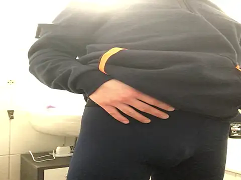 Spielzeugtwink online show from December 17, 2025, 10:05 pm