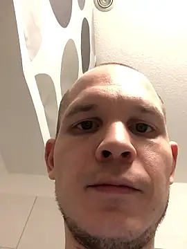 Spielzeugtwink online show from January 5, 2026, 10:24 pm