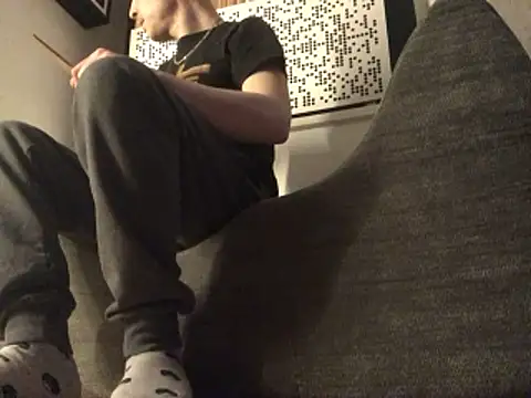 Spielzeugtwink online show from April 16, 2026, 10:23 pm