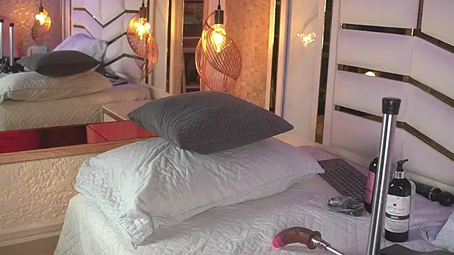 luciana agudelo online show from June 6, 2026, 7:29 pm
