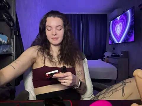 Teresa Yung online show from November 21, 2025, 9:08 am