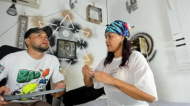 Snapshot of StephaniaAndRandy chatting on November 27, 2025, 5:48 pm StephaniaAndRandy online show from November 27, 2025, 5:48 pm