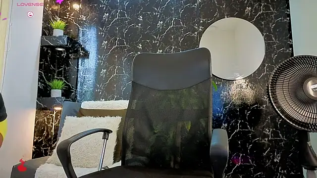 Snapshot of thomas_scot1 chatting on November 29, 2025, 1:14 pm thomas scot1 online show from November 29, 2025, 1:14 pm