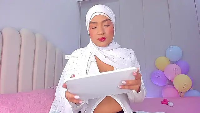 Amira-Zahra online show from May 12, 2026, 9:56 pm