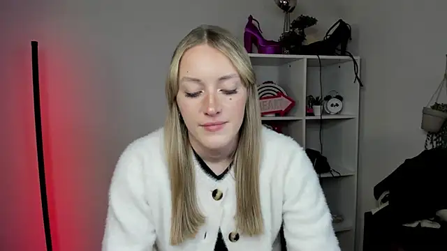 EvelynBlond online show from March 26, 2026, 6:24 pm