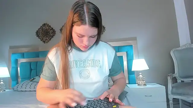 Snapshot of LiiaVelvet chatting on December 18, 2025, 4:35 pm LiiaVelvet online show from December 18, 2025, 4:35 pm