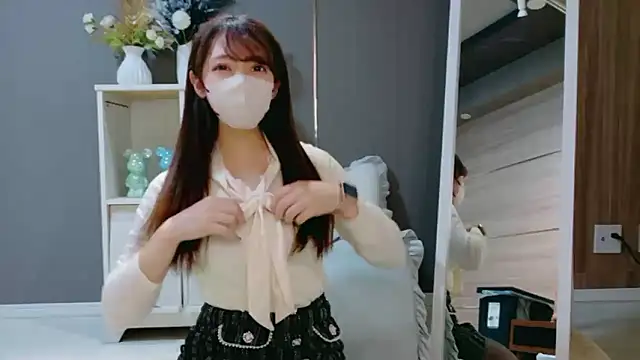 Nami-jpn online show from December 19, 2025, 9:49 am