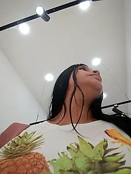 Layla-daring online show from March 3, 2026, 6:14 pm