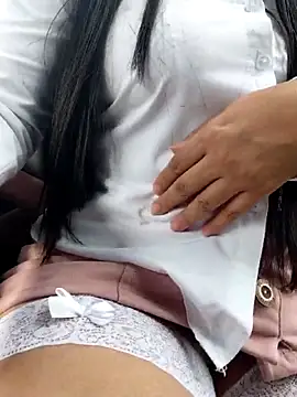 Layla-daring online show from April 18, 2026, 8:42 pm