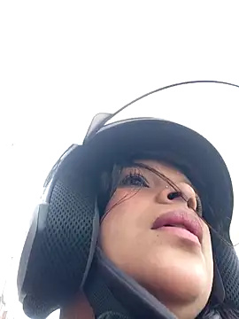 Layla-daring online show from May 23, 2026, 6:23 pm