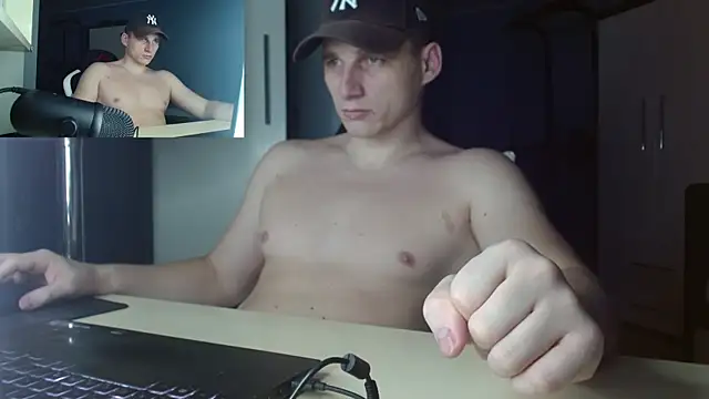 Poliglotjoe1 online show from December 16, 2025, 5:40 pm