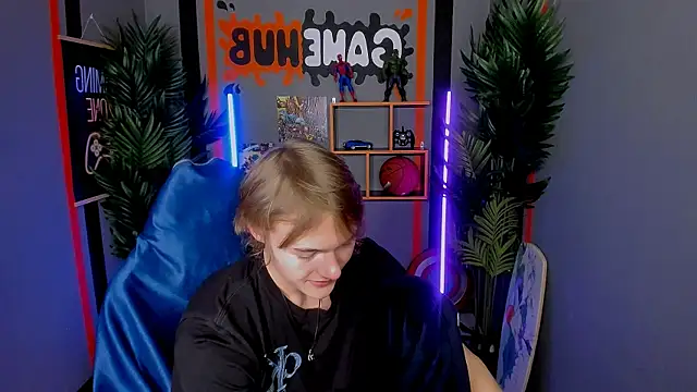 DonaldWoon online show from December 2, 2025, 4:02 pm