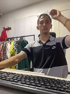 Snapshot of charlie_bass chatting on November 27, 2025, 4:03 am charlie bass online show from November 27, 2025, 4:03 am