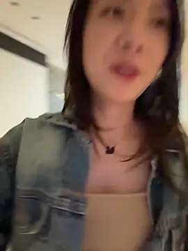 Jinmi125216 online show from April 18, 2026, 4:11 pm