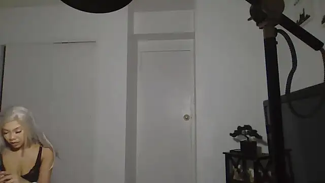 Snapshot of cryptokimgirl chatting on February 1, 2026, 7:18 am cryptokimgirl online show from February 1, 2026, 7:18 am