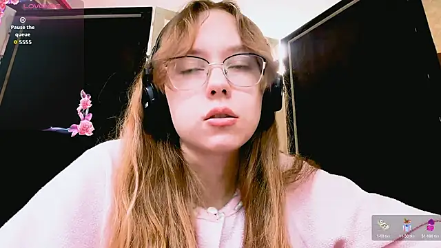 Snapshot of LouettaTornese chatting on December 3, 2025, 3:10 pm LouettaTornese online show from December 3, 2025, 3:10 pm