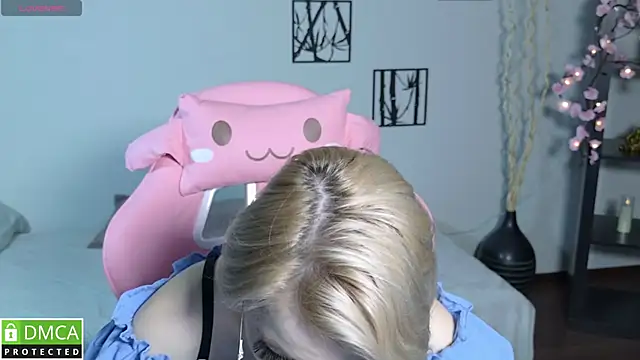 Megan Lora online show from January 16, 2026, 12:58 am