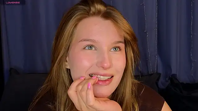 ImiMonroe online show from April 30, 2026, 4:19 am