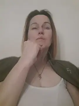 LanaOlbenst online show from May 9, 2026, 9:53 pm