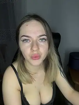 Snapshot of SoniaLav chatting on January 15, 2026, 8:45 pm SoniaLav online show from January 15, 2026, 8:45 pm