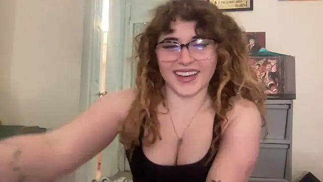 ariapeachy online show from December 1, 2025, 5:45 am