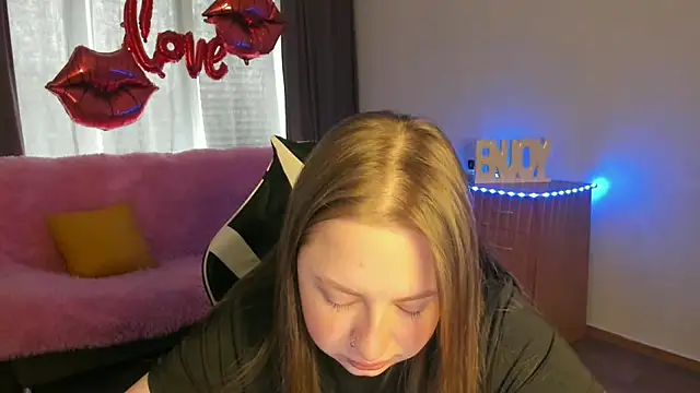 GirlPlayer online show from May 17, 2026, 1:25 am