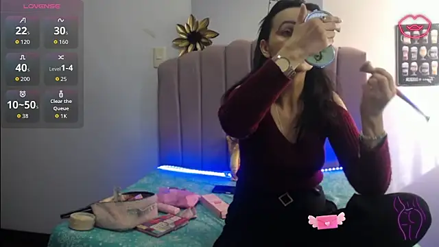 Juliana  lx online show from December 18, 2025, 1:17 pm