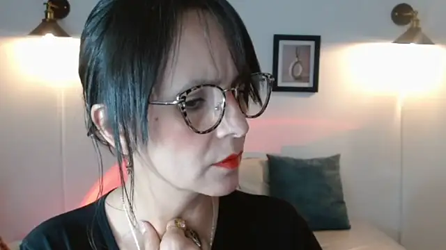 Juliana  lx online show from March 18, 2026, 3:04 pm