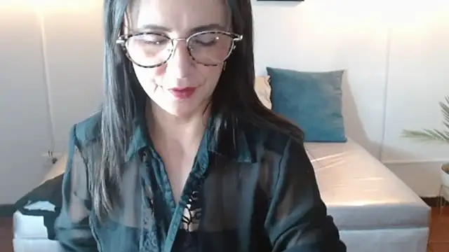 Juliana  lx online show from March 25, 2026, 1:50 pm