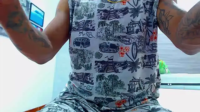 Snapshot of Hot_Latino_x chatting on January 18, 2026, 12:42 pm Hot Latino x online show from January 18, 2026, 12:42 pm