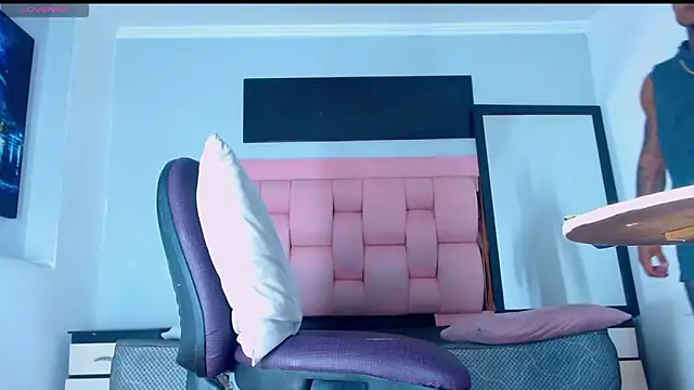 Snapshot of Hot_Latino_x chatting on February 6, 2026, 12:41 pm Hot Latino x online show from February 6, 2026, 12:41 pm