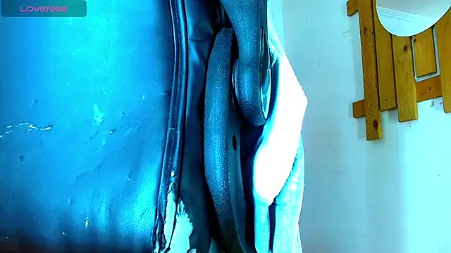 Snapshot of Hot_Latino_x chatting on February 9, 2026, 12:42 pm Hot Latino x online show from February 9, 2026, 12:42 pm