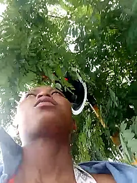 Sweethoneypot25 online show from March 4, 2026, 9:37 am