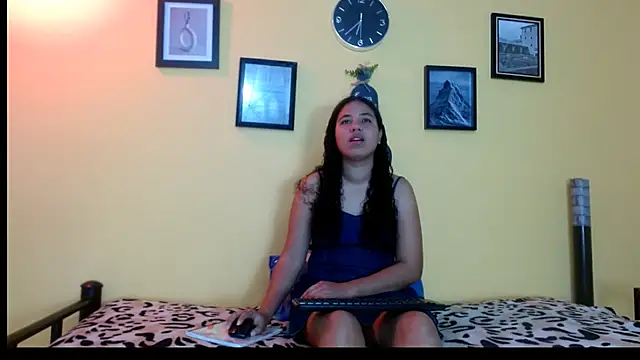 angel18evil online show from November 25, 2025, 11:38 pm