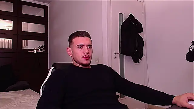 ElijahThorne online show from December 19, 2025, 5:36 am