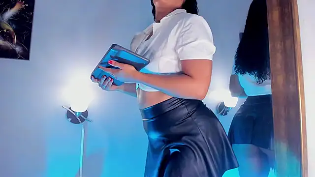 Snapshot of Cami_Ortiiz chatting on November 27, 2025, 12:18 pm Cami Ortiiz online show from November 27, 2025, 12:18 pm