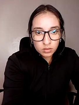 kira-stormm online show from June 8, 2026, 1:50 am