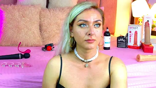 Lunitaa Diva online show from February 10, 2026, 3:49 pm