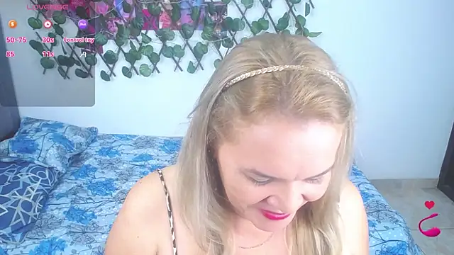 Snapshot of Sara_star1 chatting on November 25, 2025, 1:33 pm Sara star1 online show from November 25, 2025, 1:33 pm