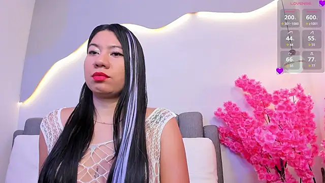 lunaa hart online show from April 6, 2026, 8:32 pm