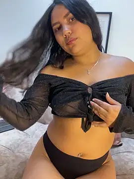 Madisonlaraa online show from November 22, 2025, 5:45 pm