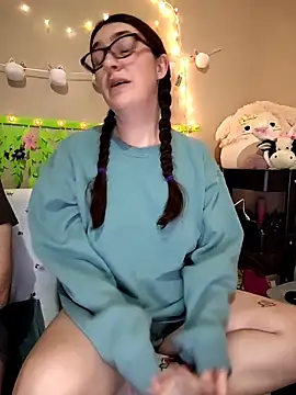 LaylaLucis online show from March 26, 2026, 5:13 am