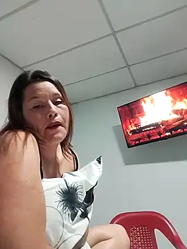 Snapshot of Paola-Lond chatting on November 28, 2025, 2:14 am Paola-Lond online show from November 28, 2025, 2:14 am