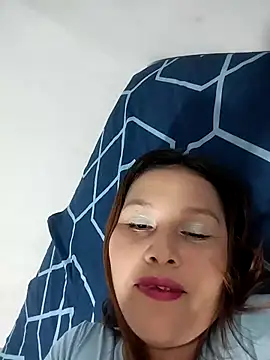 Snapshot of Paola-Lond chatting on December 2, 2025, 2:06 am Paola-Lond online show from December 2, 2025, 2:06 am