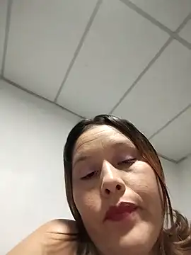 Snapshot of Paola-Lond chatting on December 3, 2025, 2:08 am Paola-Lond online show from December 3, 2025, 2:08 am