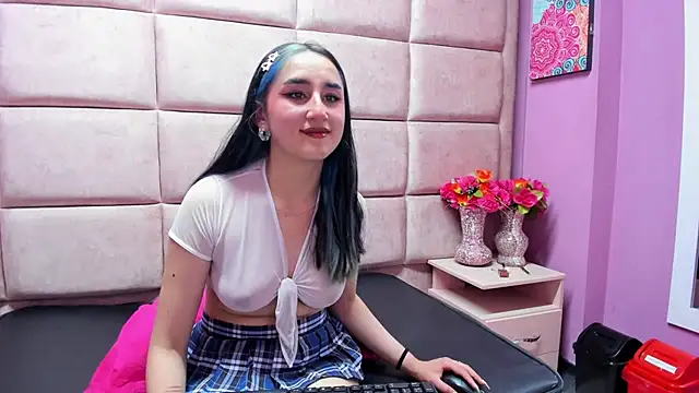 CharlotteStuart online show from December 16, 2025, 3:44 am