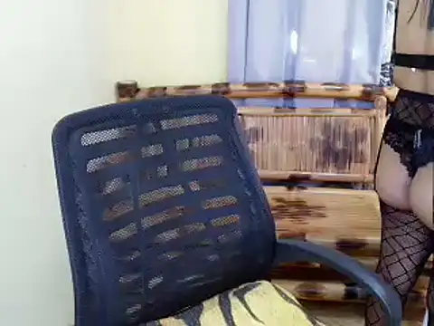 lovelyxmorena online show from April 14, 2026, 11:33 pm