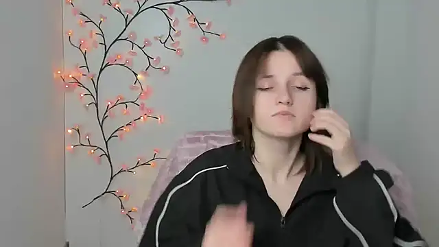 Alice Wonderme online show from January 17, 2026, 12:32 pm