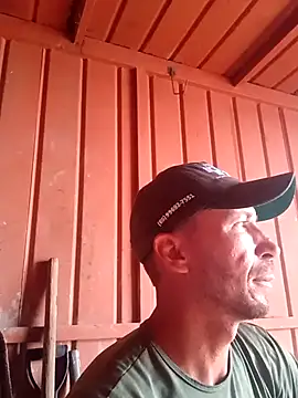 RobertoLuiz84 online show from February 9, 2026, 6:45 pm